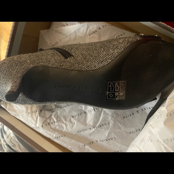 Charles and Keith pin heels US 9 NEW - Picture 3 of 4